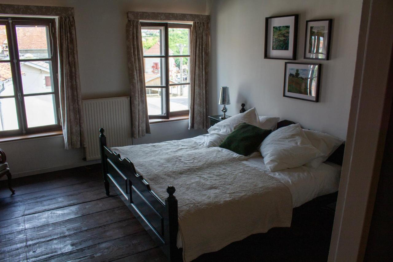 Le Voila Bed & Breakfast Melay  Exterior photo