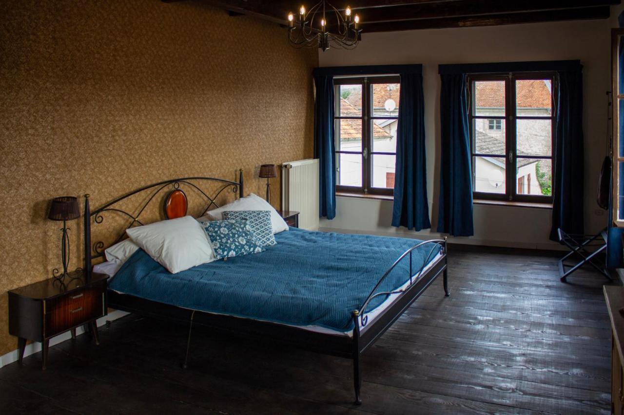 Le Voila Bed & Breakfast Melay  Exterior photo