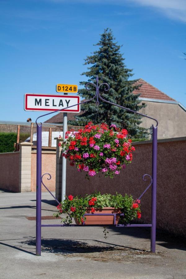 Le Voila Bed & Breakfast Melay  Exterior photo