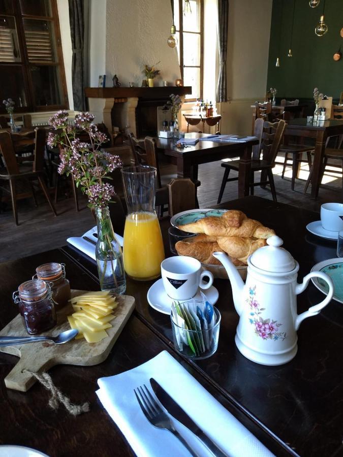 Le Voila Bed & Breakfast Melay  Exterior photo