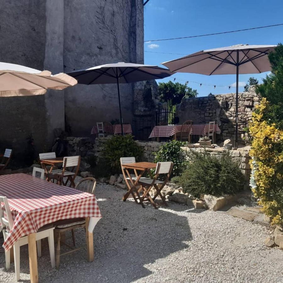 Le Voila Bed & Breakfast Melay  Exterior photo